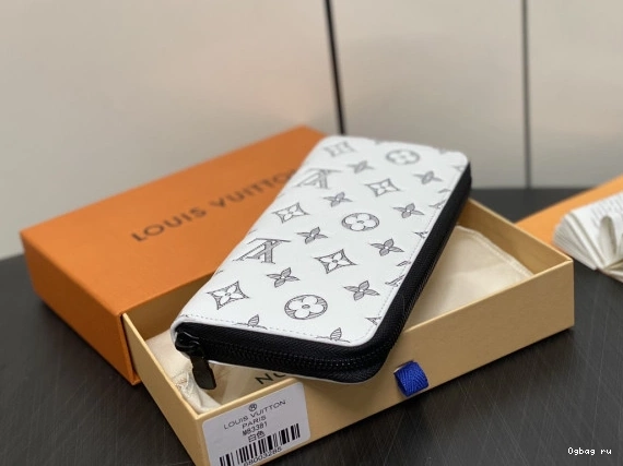 cm VUITTON WALLET-10*20*2 LOUIS ZIPPY 0818